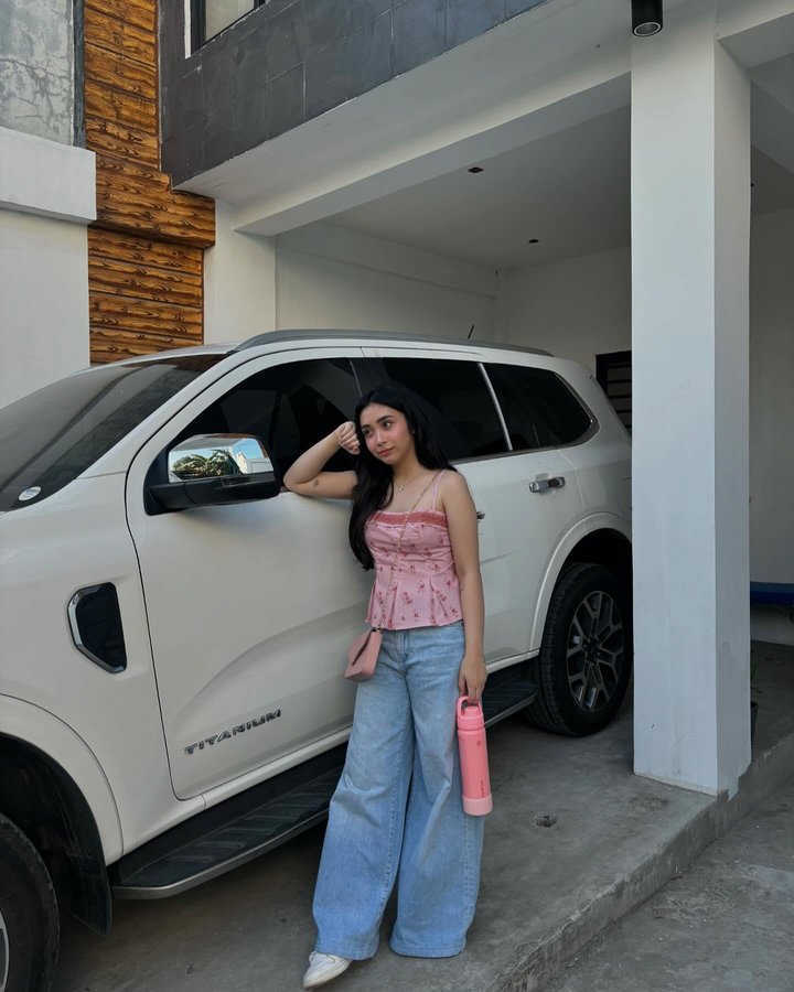 Instagram post by @beaaborres for AquaFlask. Caption reads: [...] my first big girl purchase! From cute....