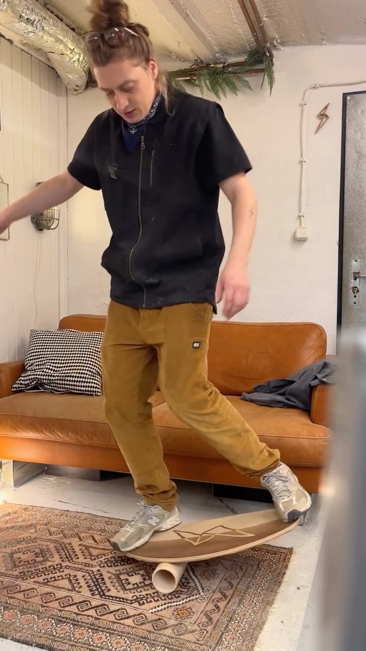 Instagram post by @felixschelhasse for Shaper Tools. Caption reads: [...] happened! Benchpilot! 🤩 *Anzeige*....