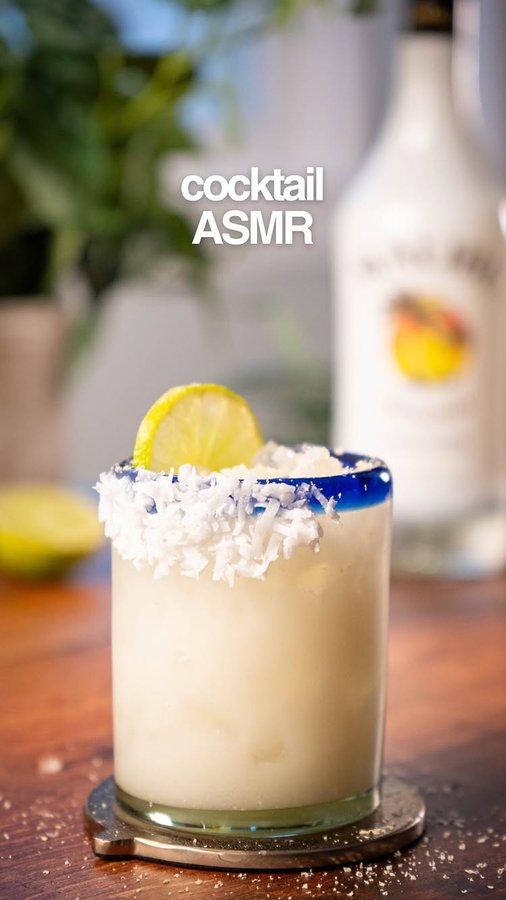 Instagram post by @itscocktailhour_ for Malibu Drinks. Caption reads: [...] with coconut flakes. 21+ to enjoy 🍹....