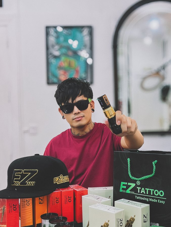 Instagram post by @_cricosci for EZ Tattoo Supply. Caption reads: [...] #eztattoo #eztattoomachine #eztattoosupply....