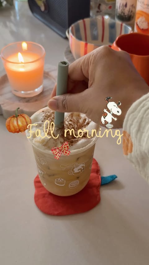 Instagram post by @foodfashionandchill for Glade. Caption reads: [...] part of the day that’s just mine 🍂 @glade .....