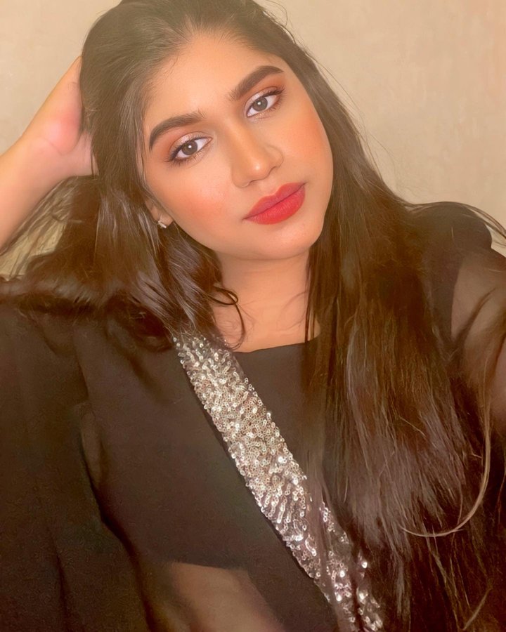 Instagram post by @_dinky_punjabi for Belora Cosmetics. Caption reads: Alexa play Salaam-e-Ishq 🌚💕
.
.
.
.

#makeup....