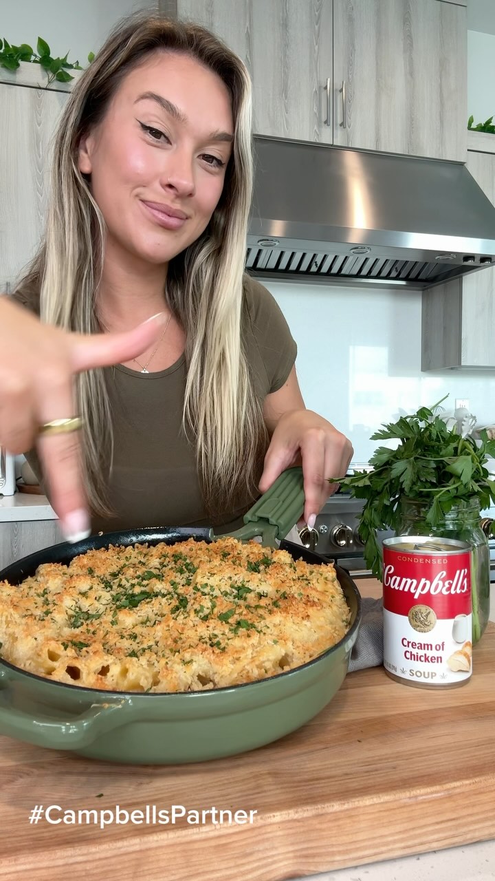 Instagram post by @victoriatschoppp for Campbell's. Caption reads: #CampbellsPartner Creamy Baked Cheese Rigatoni....