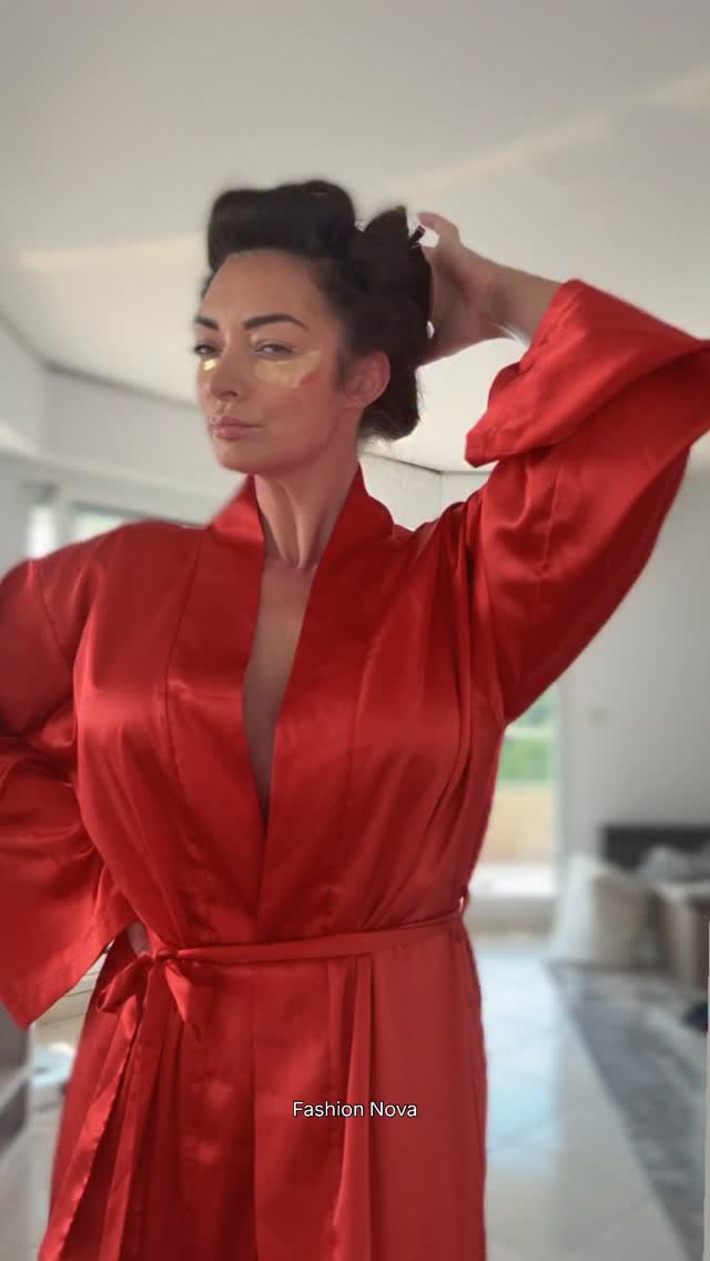 Instagram post by @emilienefnaf for Fashion Nova. Caption reads: @FashionNova

REF : robe Adeline Mock Neck Maxi....