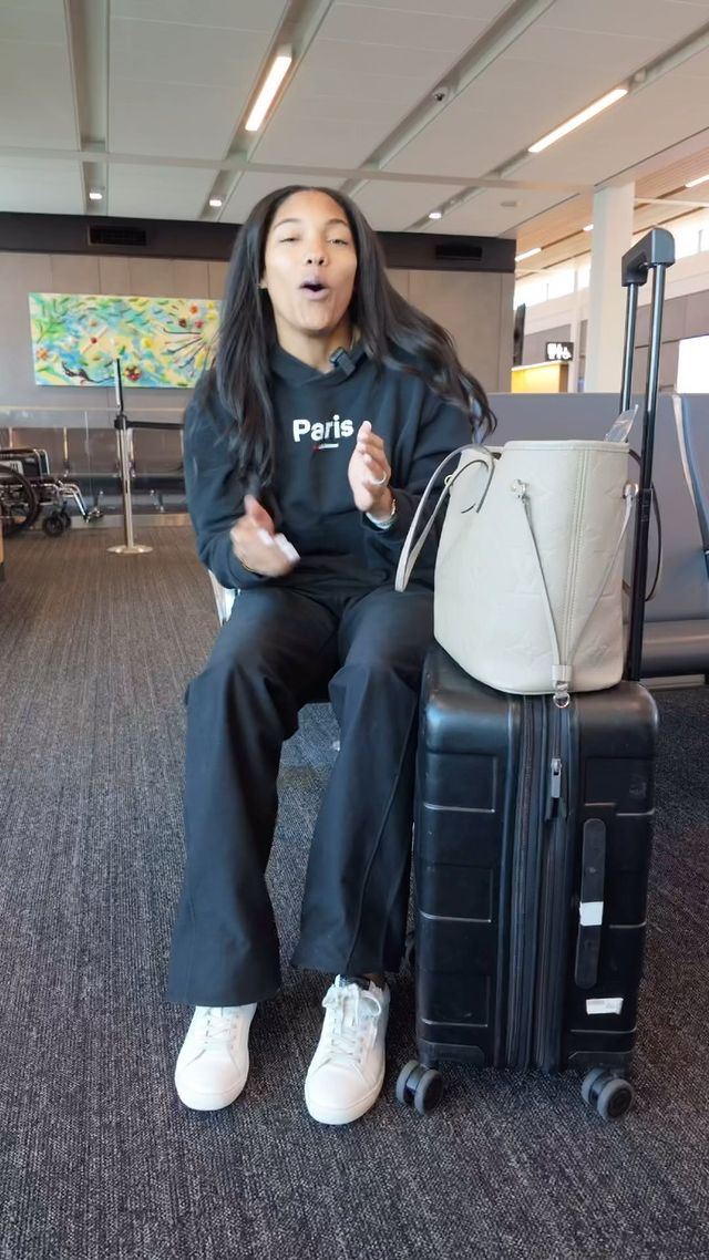 Instagram post by @_taarra_ for Firefly Recovery. Caption reads: Athletes 🤝🏽 Firefly

One of my all time favorite....