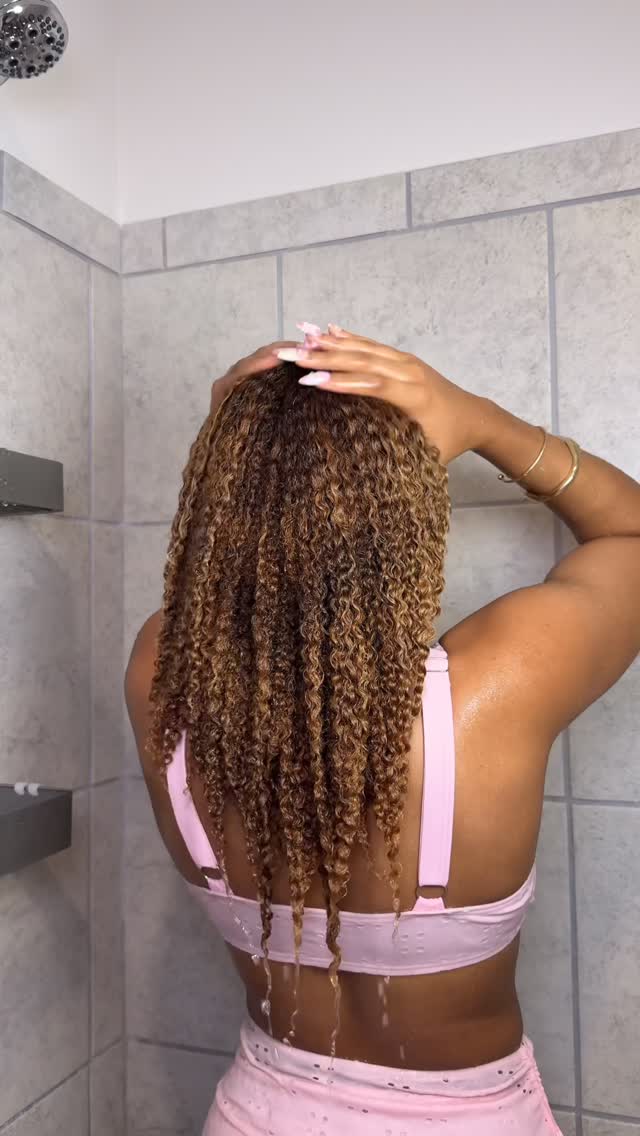 Instagram post by @tropicoils for UMBERTO GIANNINI. Caption reads: Wassup Tropiclan! Watch how I transform these dry....