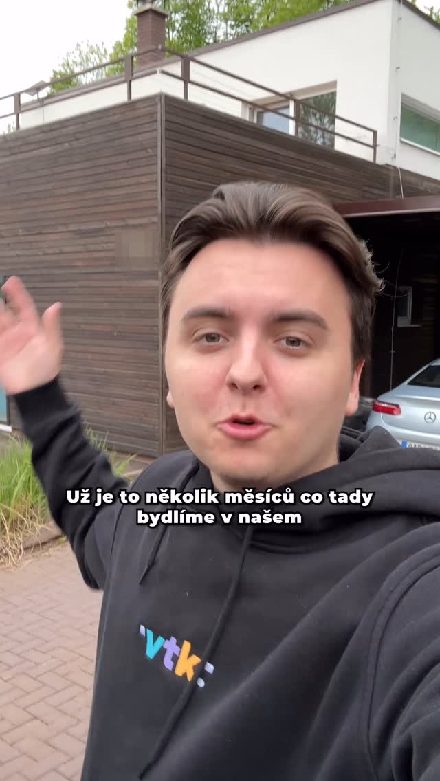 Instagram post by @vitekvencl for Vinted. Caption reads: No tak aspoň jedno předsevzetí splním 🤣
Sledujte....