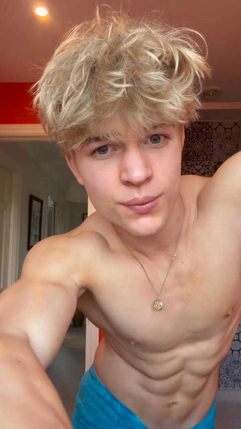 Instagram post by @harryxphillips for AXIS-Y. Caption reads: [...] none washing your skin? Not anymore 😉 -....
