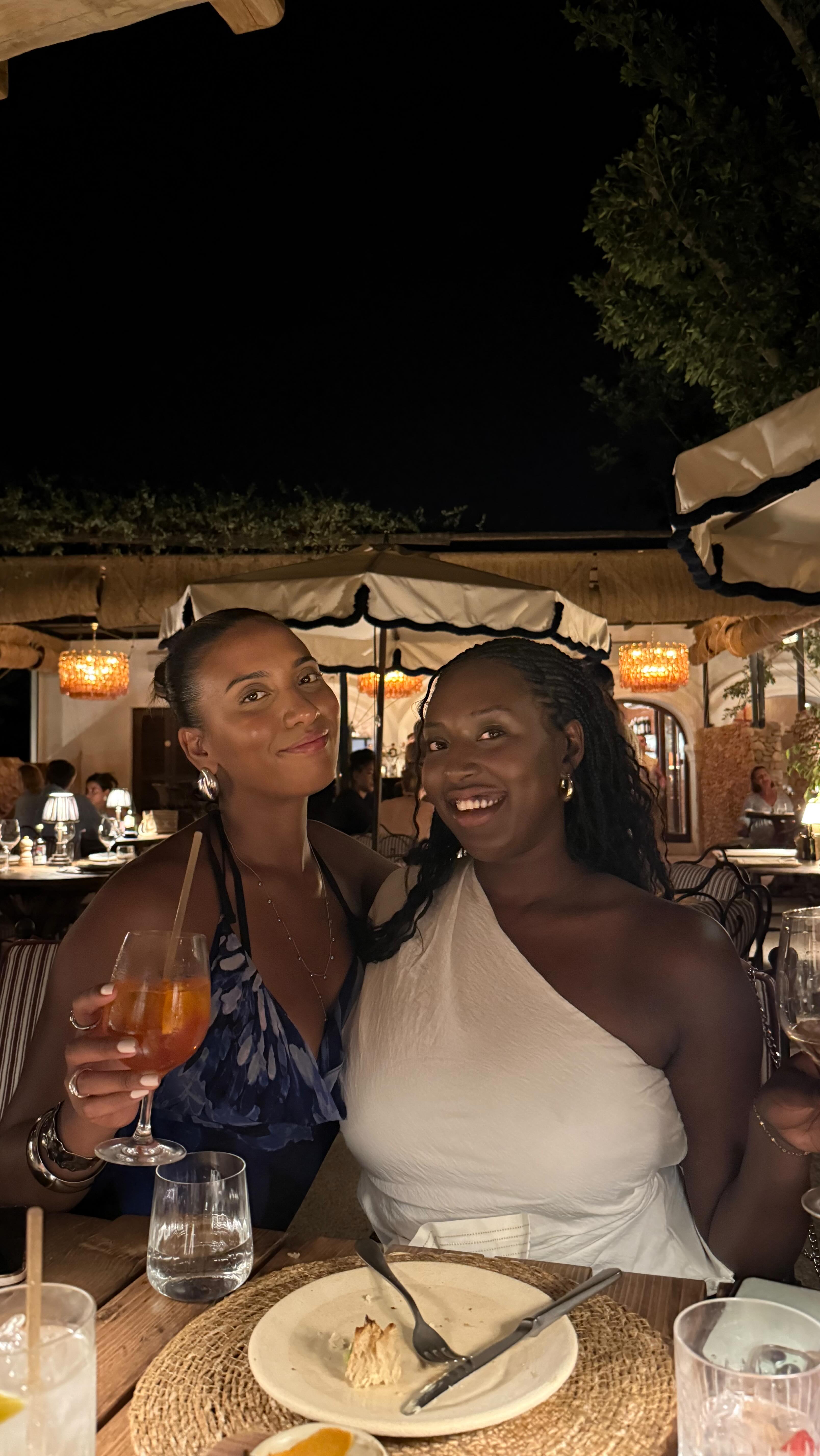 Instagram post by @shelenzamora for EXTRA Gum. Caption reads: AD | Everyone needs a Boss Break! 🤗👍🏽✨ Take a....