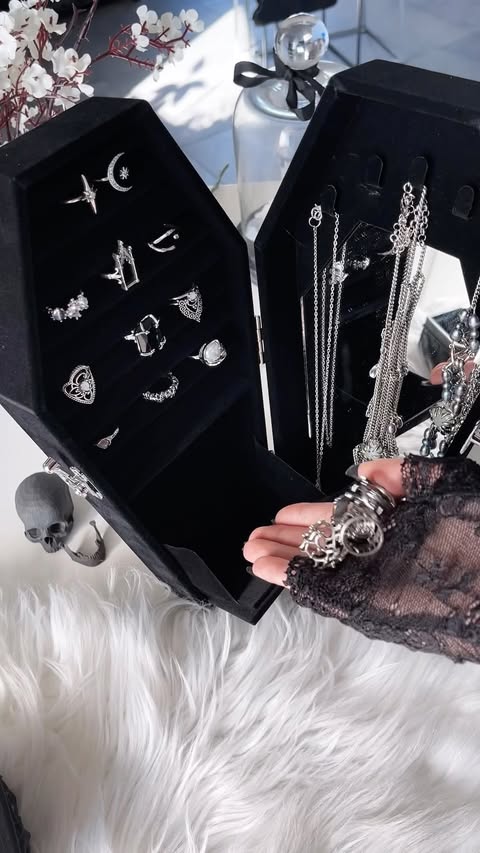 Instagram post by @quimimo for REGALROSE.com. Caption reads: A home for my jewels 🖤⚰️ . ⟡⠀ , * , . ⠀⟡ 🌙....