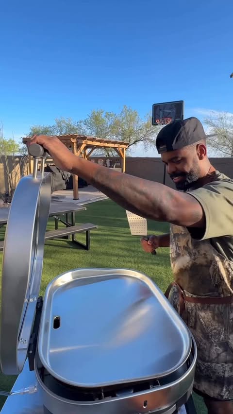 Instagram post by @jonathan.bbq for Solo Stove. Caption reads: Got my hands on the brand new @solostove Steelfire....