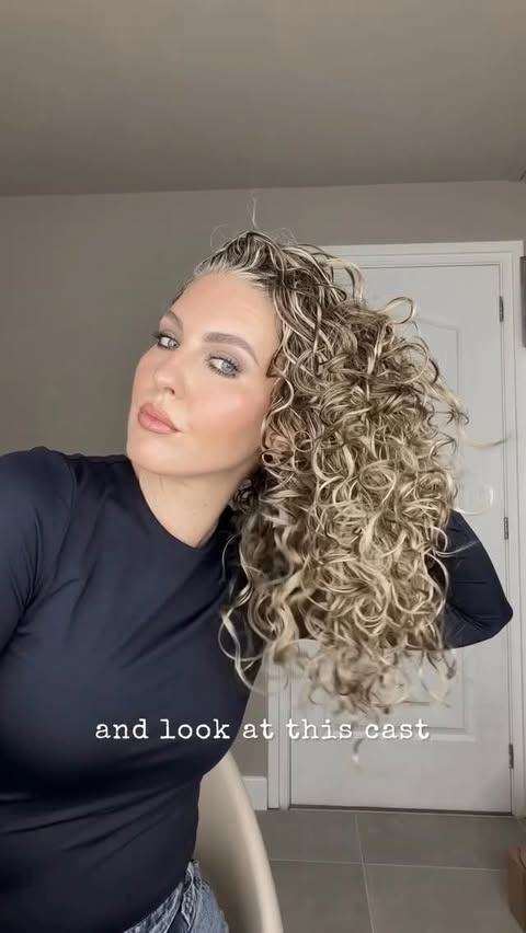 Instagram post by @curlykiet for Kruidvat. Caption reads: [...] Dutchies shop the products @kruidvat_nl AD....
