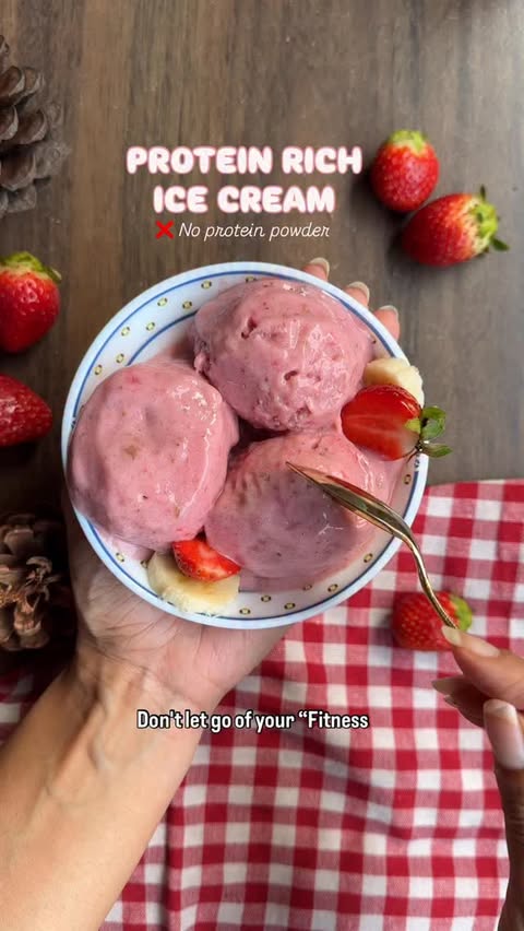 Instagram post by @nikynutrition for Akshayakalpa Organic. Caption reads: 3 Ingredient Healthy Ice cream in 5 minutes! 
❌No....
