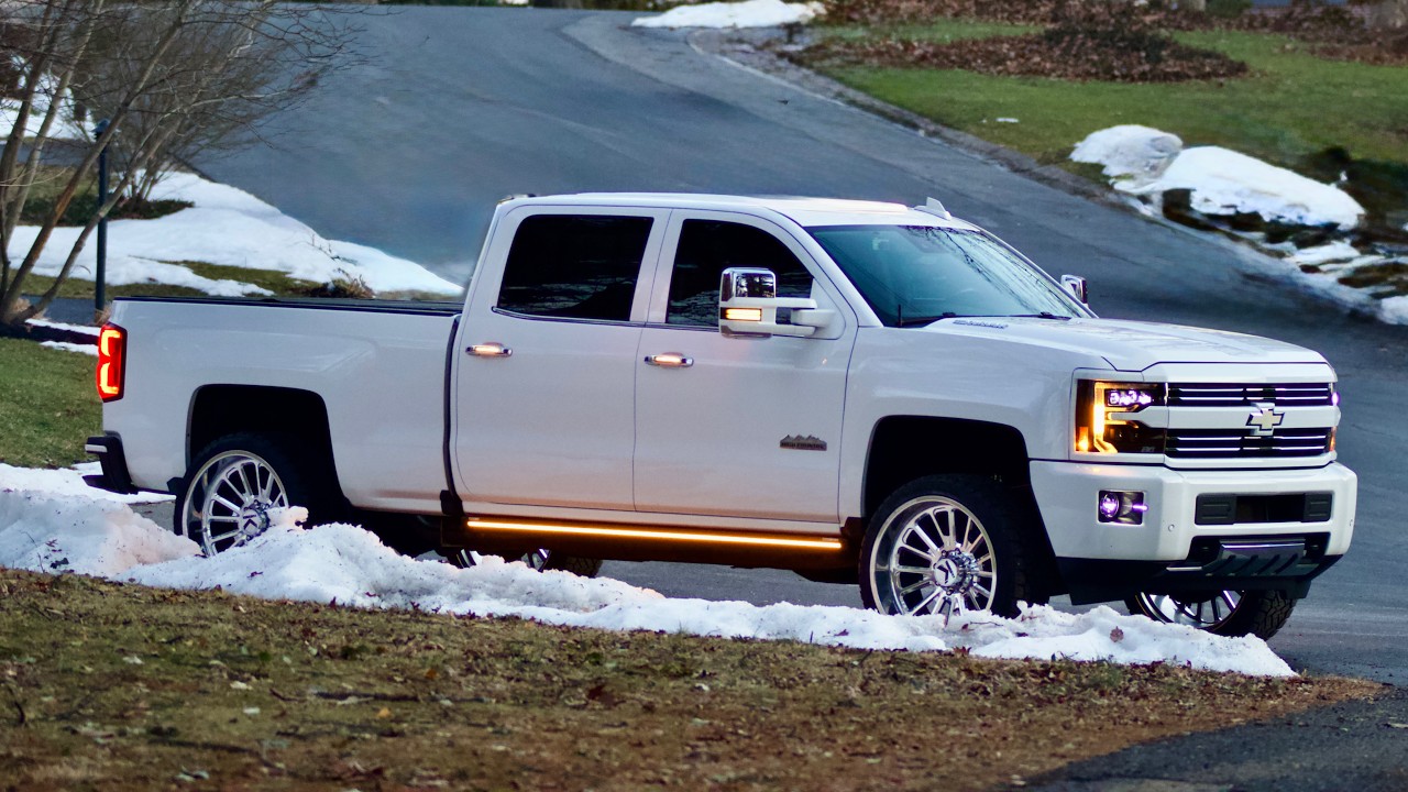 YouTube post by @matt13ross for Casa Comoda Villa. Caption reads: I Rebuilt my DURAMAX into the PERFECT Diesel....