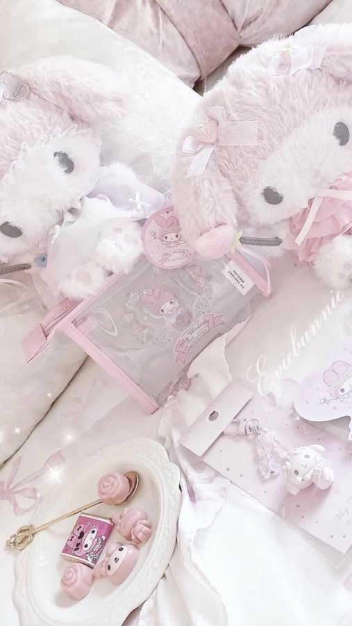 Instagram post by @eviebunniex for Olivia Burton. Caption reads: @oliviaburtonjapan AD / PR ·˚₊⊹₊˚ෆ ໒꒱🍀୭ ˚ The....