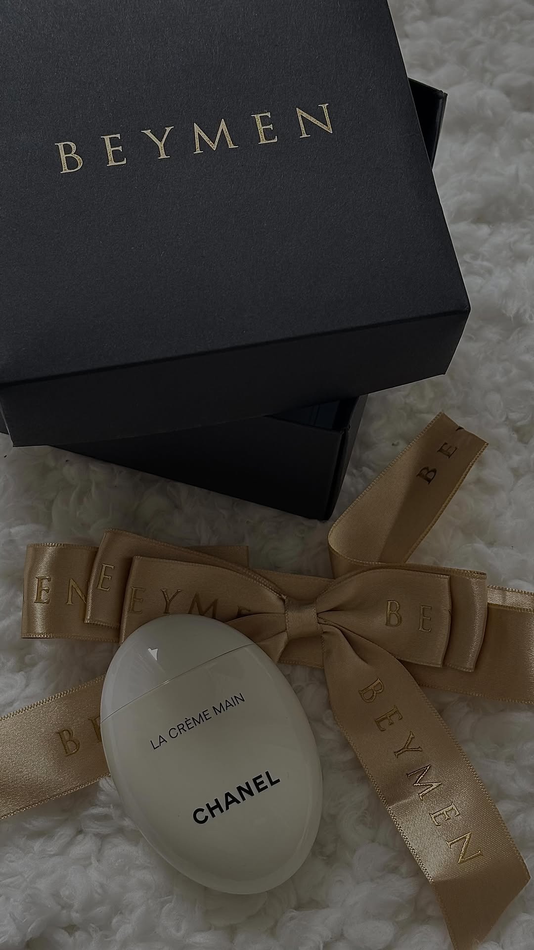 Instagram post by @nihal_home.lifestyle for Beymen. Caption reads: 𝓯𝓸𝓻 𝓿𝓪𝓵𝓮𝓷𝓽𝓲𝓷𝓪'𝓼 𝓭𝓪𝔂 ♡
ℋ𝒶𝓃𝒹....