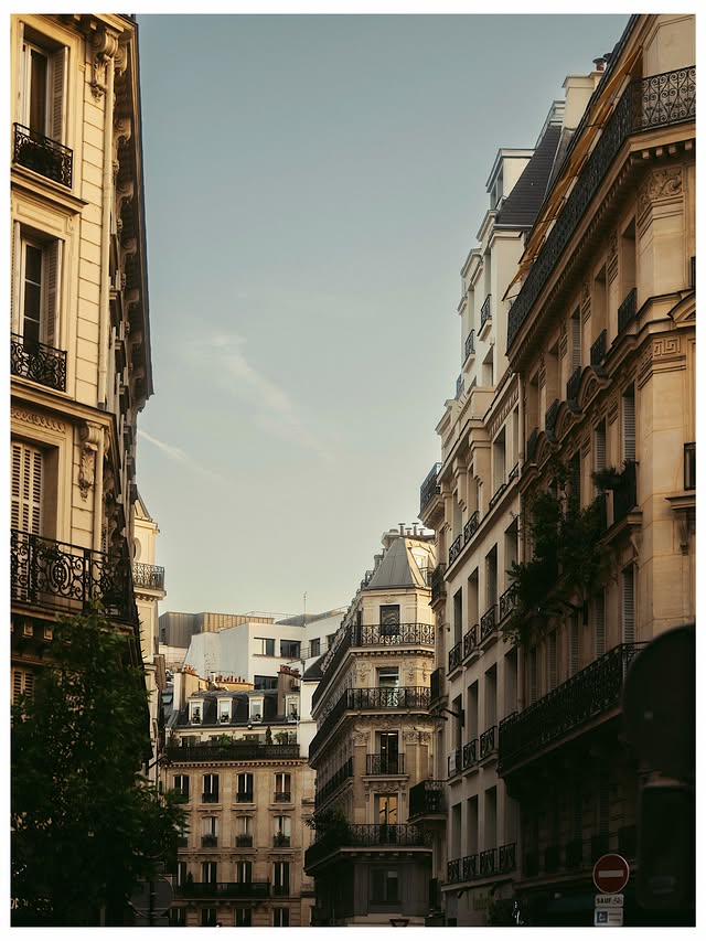 Instagram post by an influencer for Lexar. Caption reads: [...] stop to capture in Paris with @LexarMemory....
