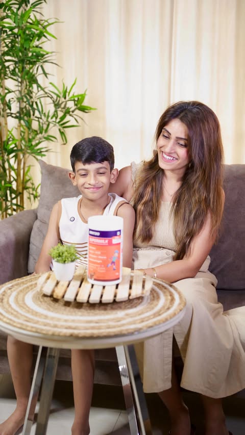 Instagram post by @bowtie_and_lipsticks for GRITZO. Caption reads: [...] Build phase 🌱

Along with his daily diet, I....