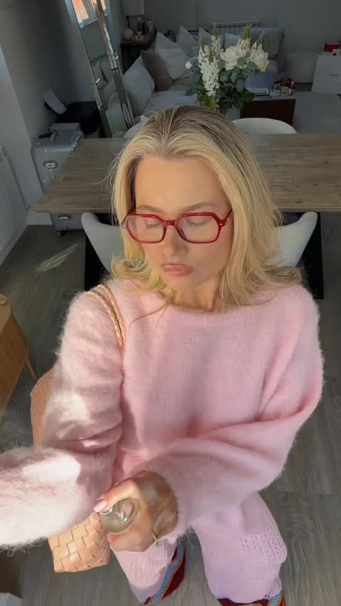 Instagram post by @sophie_murraayy for Specsavers. Caption reads: [...] my Levi, Hugo and Odette+ frames from....