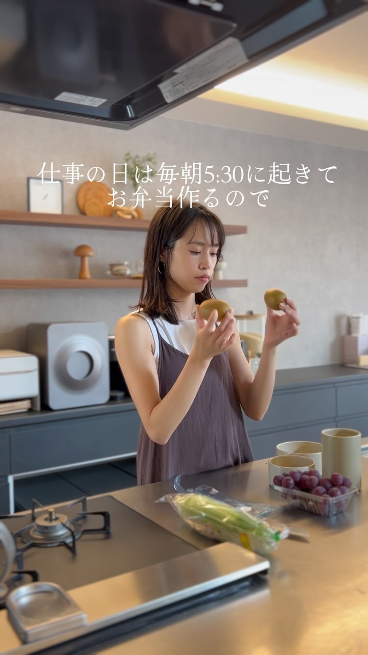 Instagram post by @sa_rijo_home for FIKA. Caption reads: 最近愛用中で、もうコレにフルーツ入れて保存しておくことが日課になりました🙌
毎朝せっせと朝ごはんの....