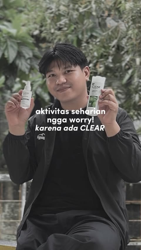Instagram post by @boy_hyuk for Clear Vietnam. Caption reads: Aktivitas padat jangan sampai keganggu masalah....