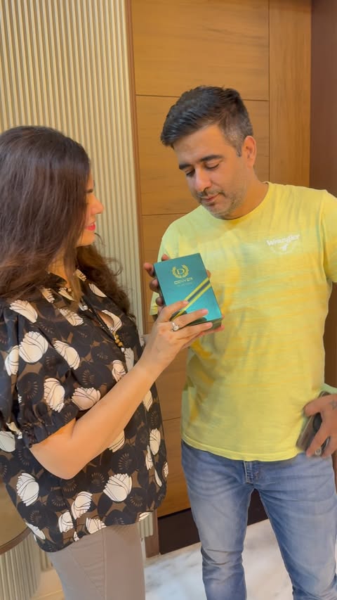 Instagram post by @parimehnaaz for Denver For Men. Caption reads: [...] ₹1000** on Amazon & Flipkart. 🛍️....