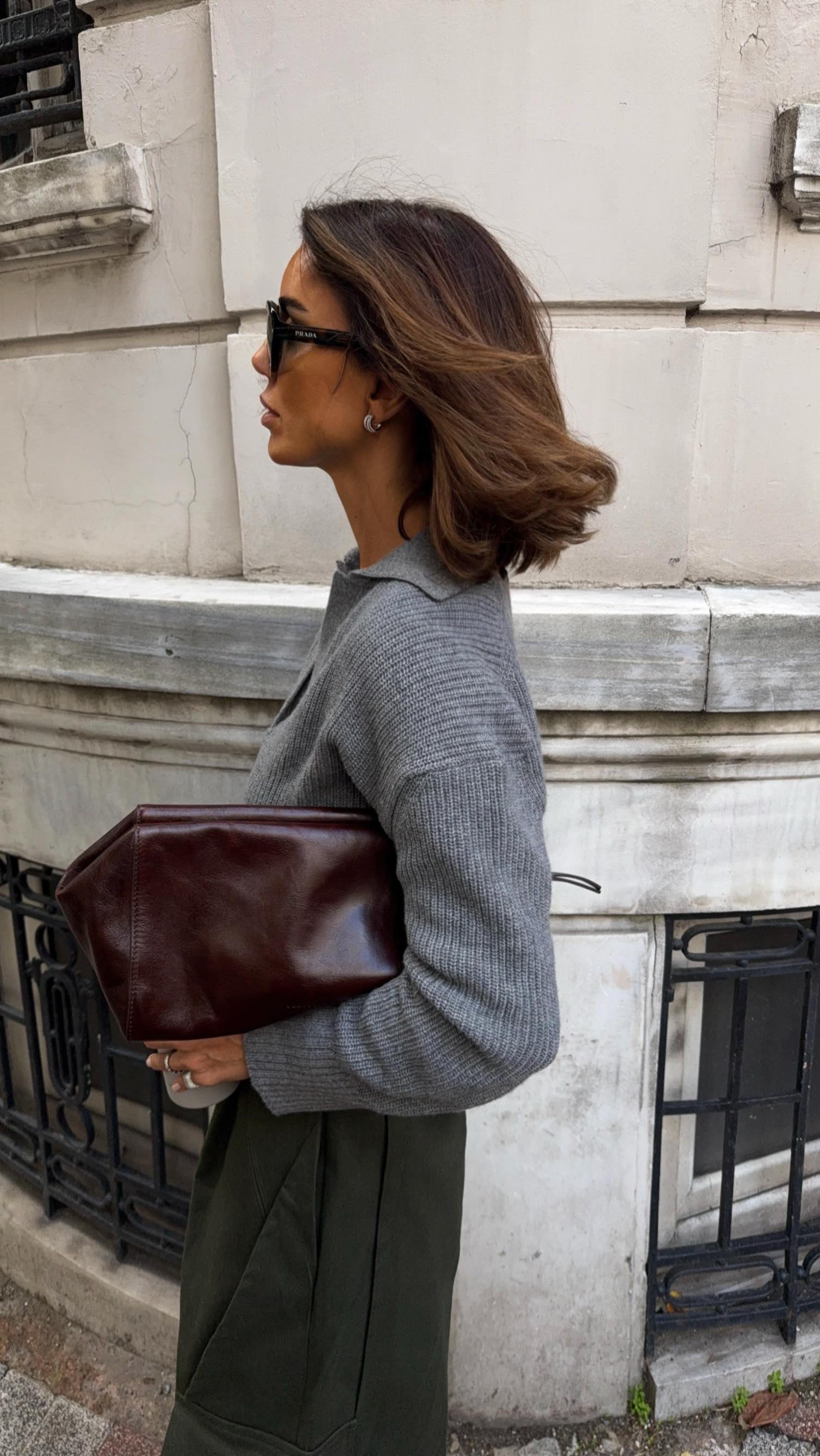 Instagram post by @nurbilenyavuzer for Beauty Omelette. Caption reads: Kargo pantolon sevenler? ✋🏻

total look....