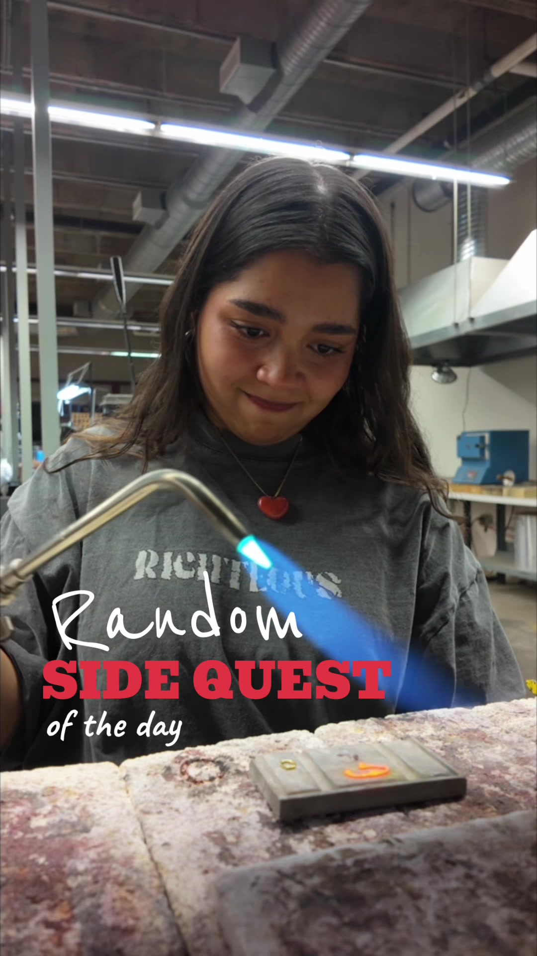 TikTok post by @_isa_valencia for Fanttik. Caption reads: Honestly making a chain was a lot easier than I....