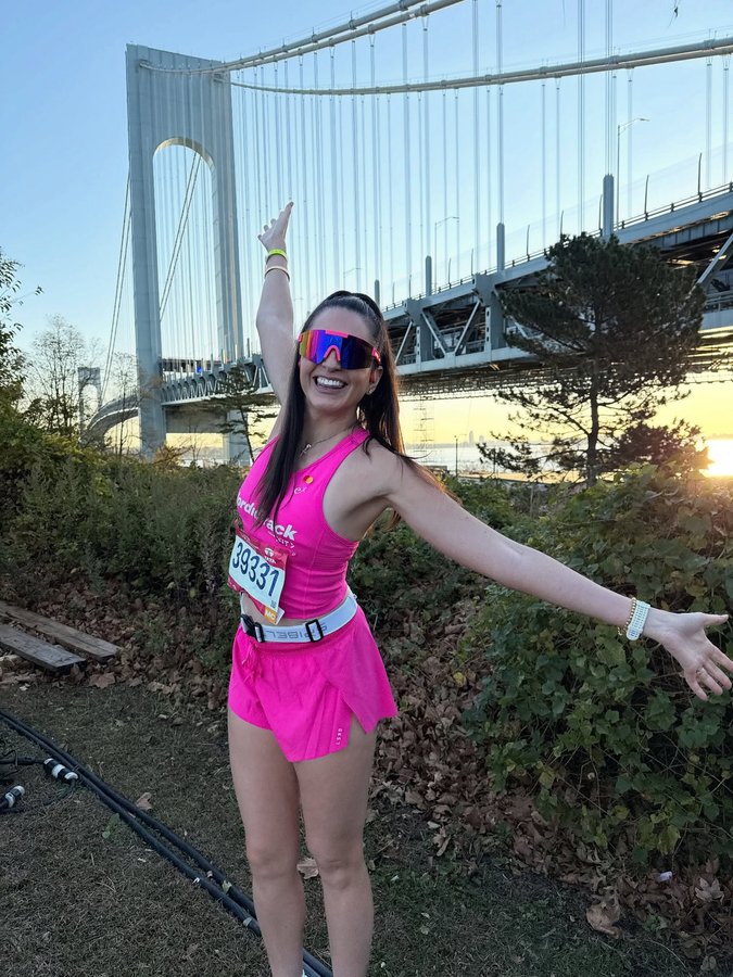 Instagram post by @trackclubbabe for Zenni. Caption reads: 20TH MARATHON LOADINGGGGGG!!!!🔥🔥🔥

Guys! I....