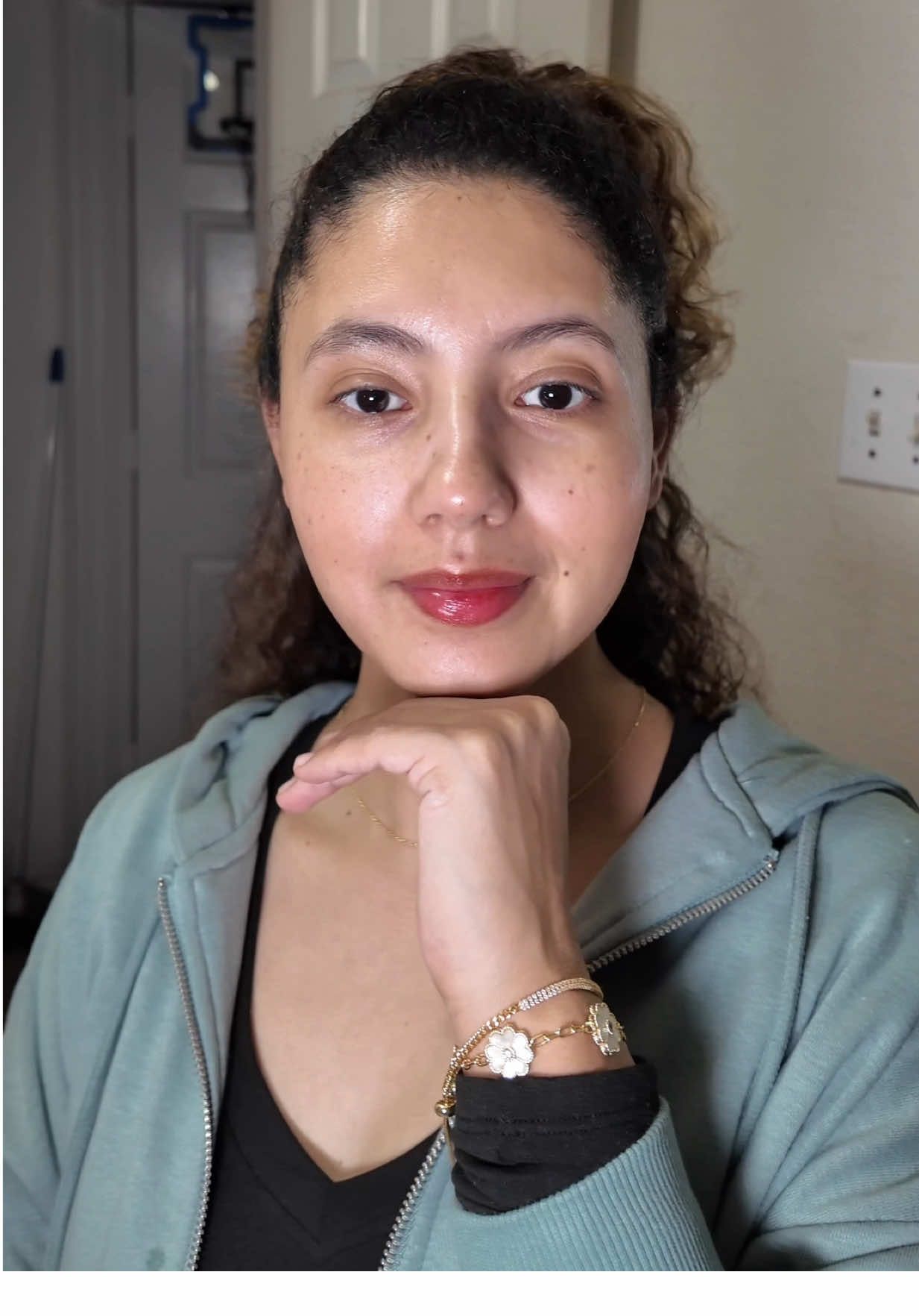 TikTok post by @isabelillingworth for d’Alba. Caption reads: [...] #cansada #bareminimum #morningroutine....