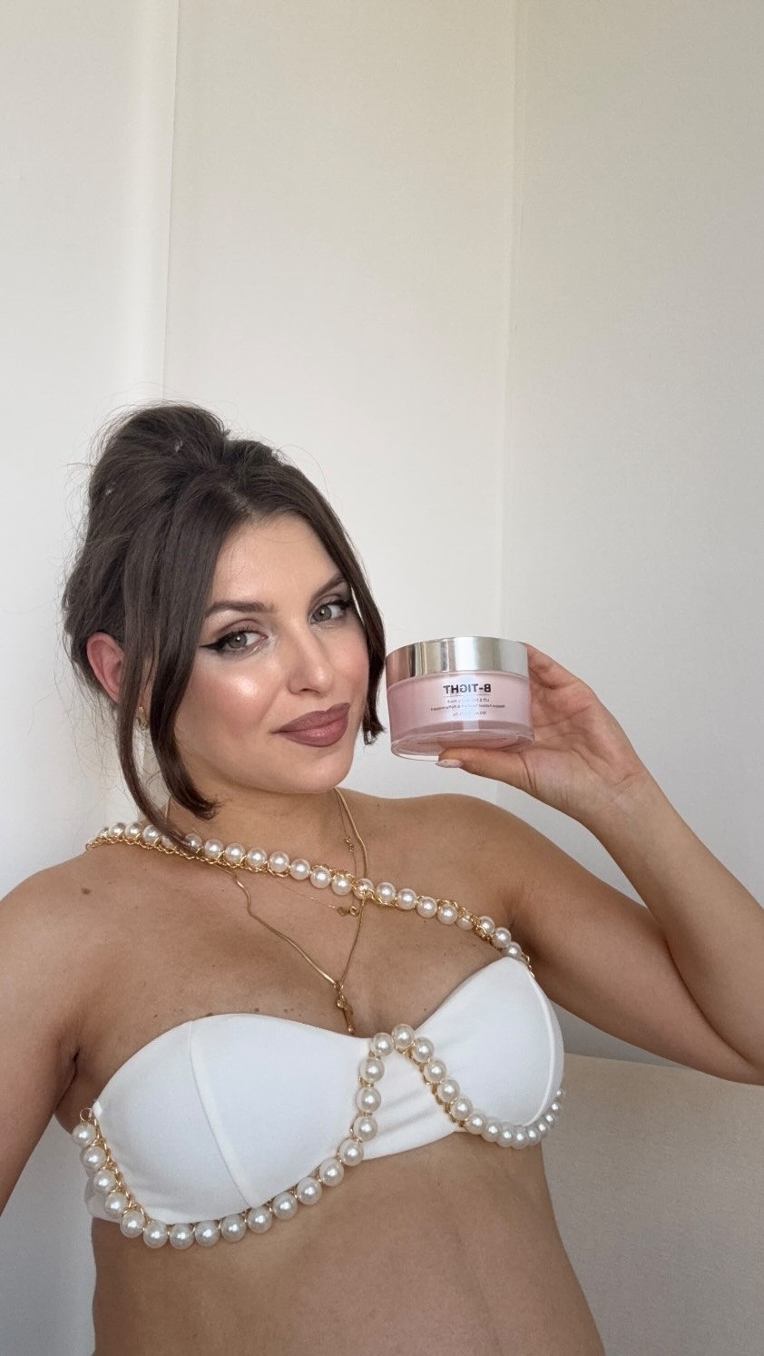 Instagram post by @tatakkankia for MAELYSCOSMETICS. Caption reads: •MAËLYS B-TIGHT Lift & Firm Booty Mask
•MAËLYS ....
