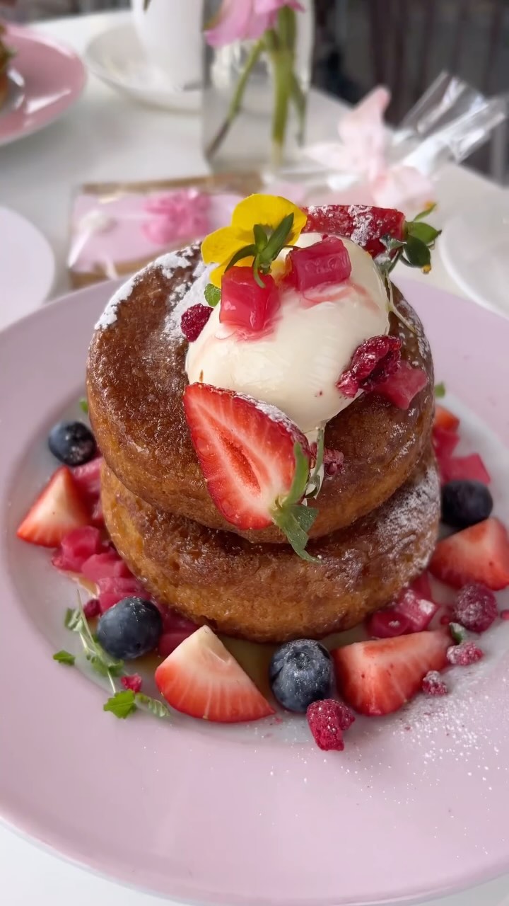 Instagram post by @eatnlondon for Peggy Porschen. Caption reads: Spring has sprung @peggyporschenofficial with....