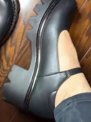 TikTok post by @themomdailydrop for Dream Pairs. Caption reads: [...] comfort with these Mary Jane shoes by @Dream....