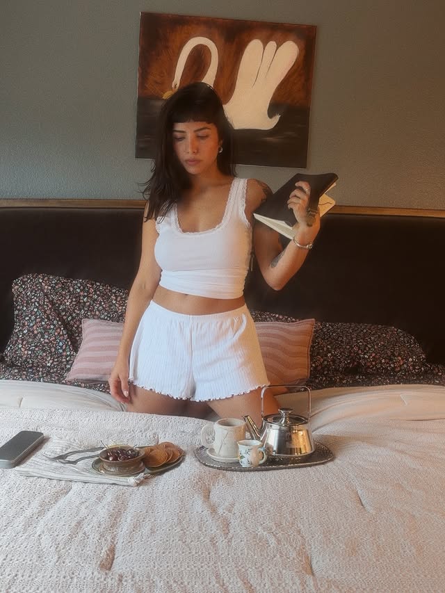 Instagram post by @monimi___ for Gap. Caption reads: [...] get used to mornings like this, wearing @gap....