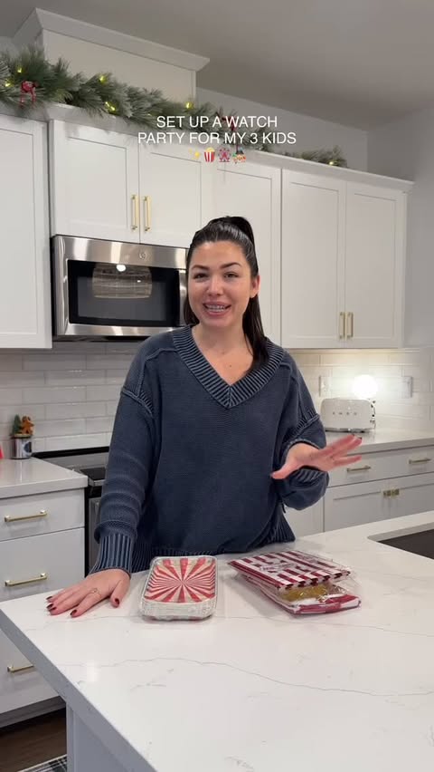 Instagram post by @sunkissed.mama for Ringling. Caption reads: [...] stopped talking about the time we saw....