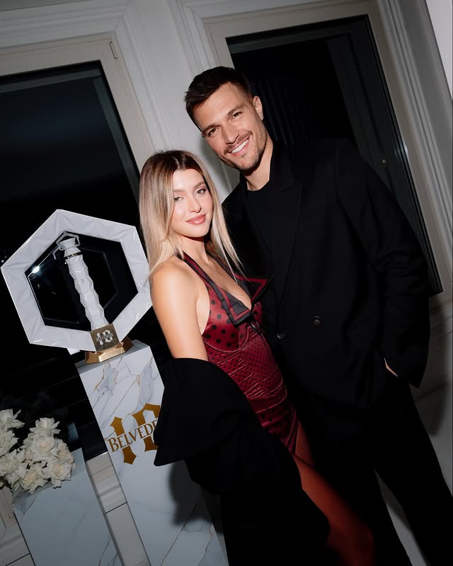 Instagram post by @iamandreazelletta for Belvedere Vodka. Caption reads: Un drink e via ❤️
#invitedby 
@belvederevodka.