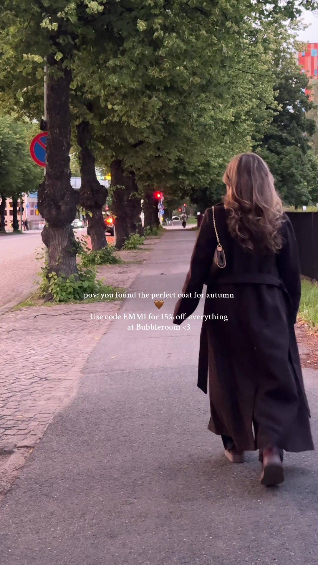 TikTok post by @emminiva for Bubbleroom. Caption reads: mainos @bubbleroom 🤎 Code ”EMMI” gives you 15%....