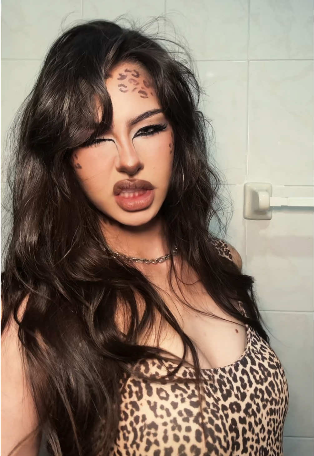 TikTok post by @dany_reyesv for TTDeye. Caption reads: halloween disfraz inspo 🐆🤎 @TTDeye Colored....