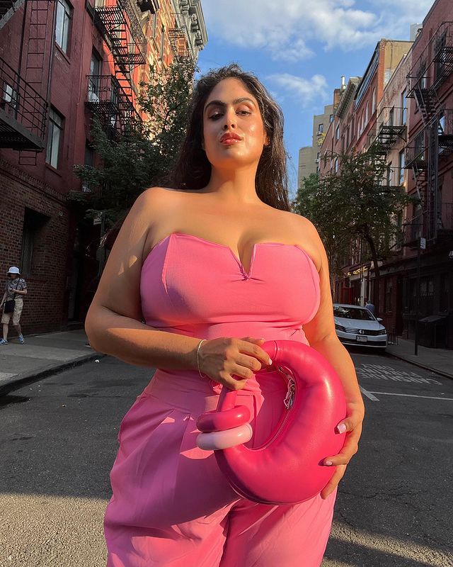 Instagram post by @recycledstardust for DERMA•E. Caption reads: Skin is ✨GLOWING ✨ with @dermae Vitamin C....