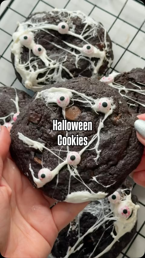 Instagram post by @liliforberg for Dr. Oetker. Caption reads: [...] Ways 🎃🕸️ with all my fave bits from....