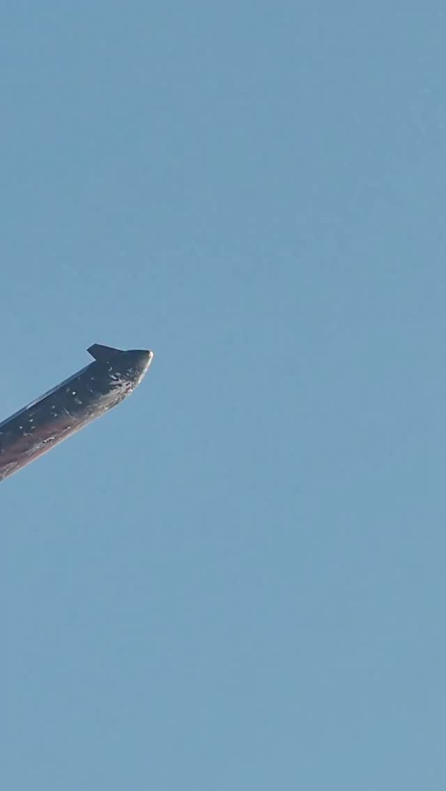 Instagram post by @spacex_spacenews for SpaceX. Caption reads: Starship’s final descent and splashdown on Flight....