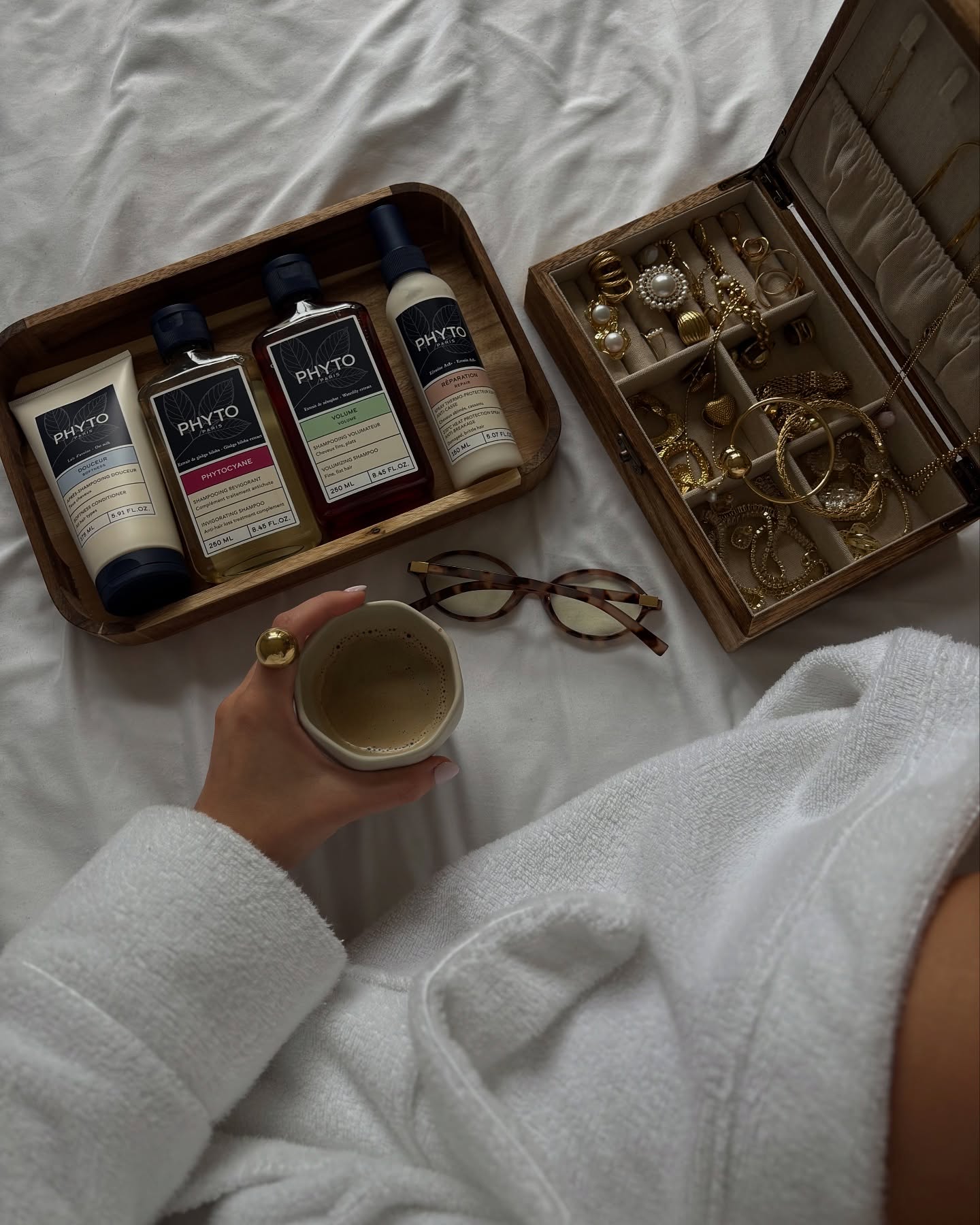 Instagram post by @simplestyle_ola for topestetic. Caption reads: Hot Americano in your favorite cup, slowly rainy....