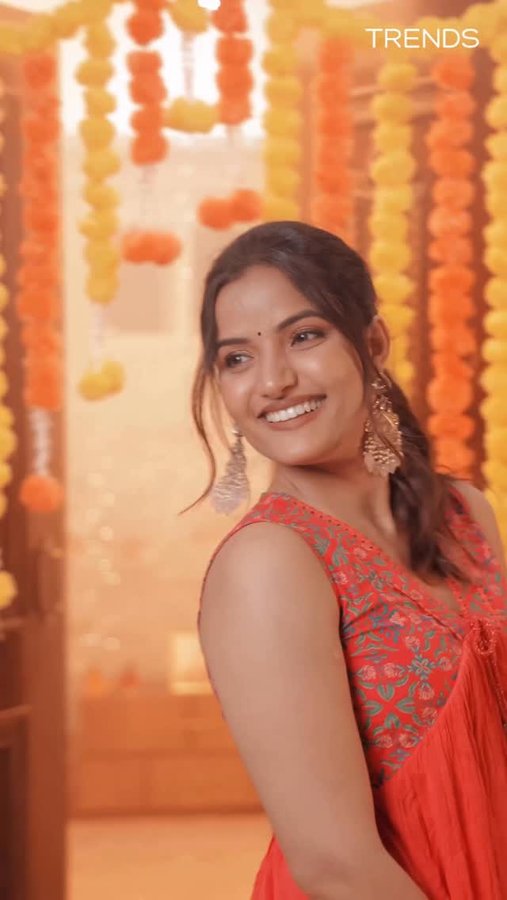 Instagram post by @sirihanmanth for Reliance Trends. Caption reads: Celebrating Dasara in style is a whole mood!....