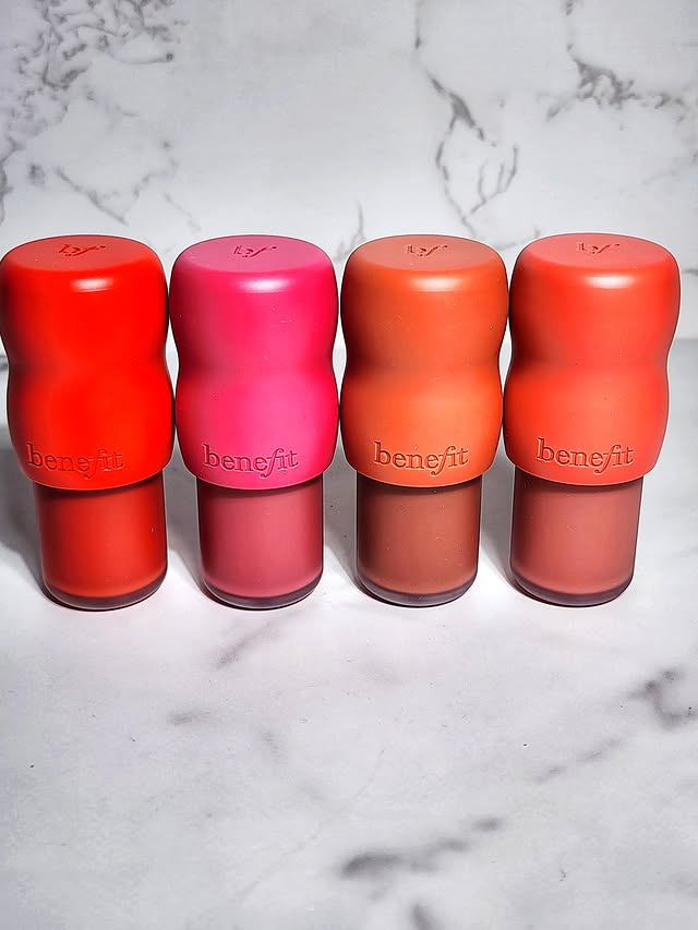 Instagram post by an influencer for Benefit Club Pink US. Caption reads: [...] @benefitcosmetics and @benefitclubpinkus.....