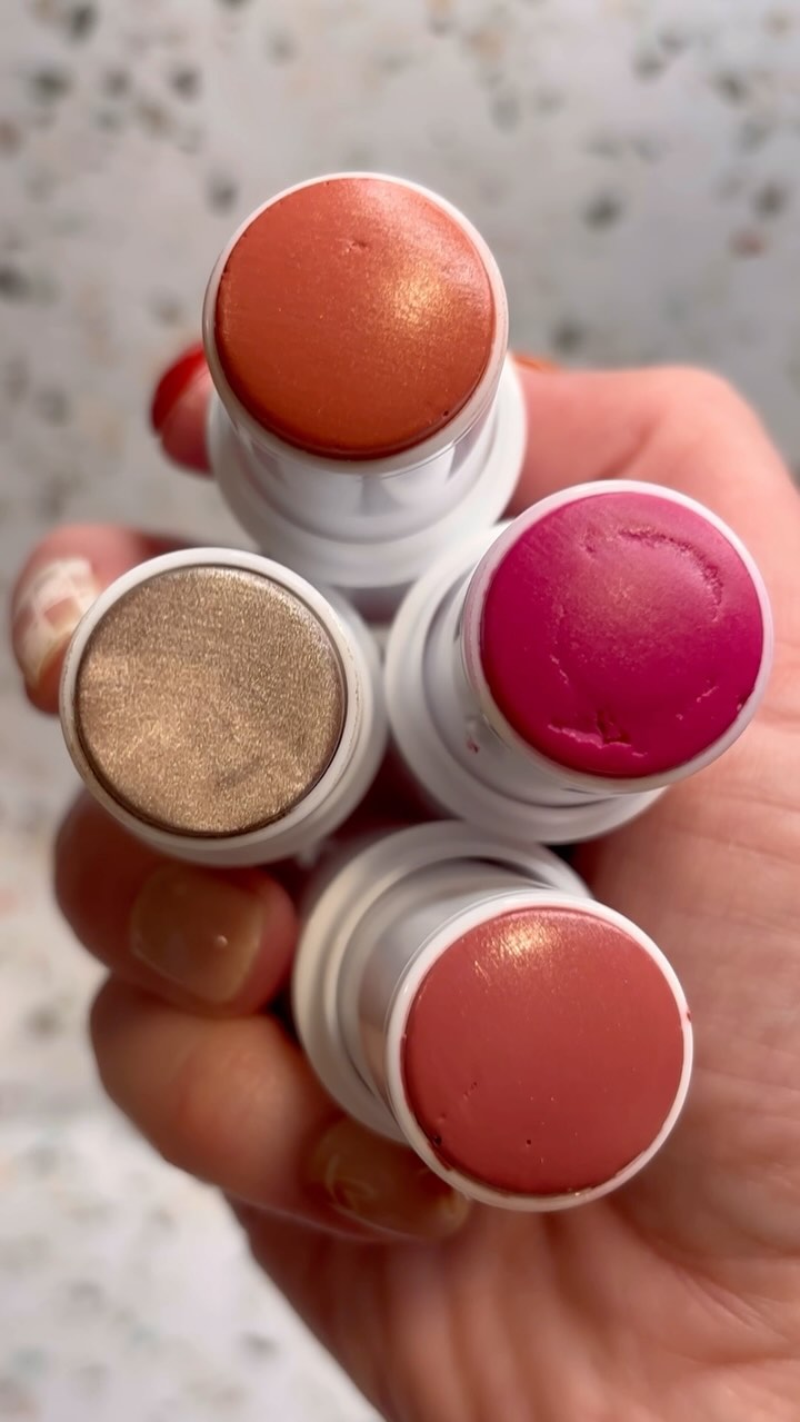 Instagram post by @ihearteverithing for Boom Beauty. Caption reads: [...] Day with a BOOM! #gifted 

 @boombeautyhq....