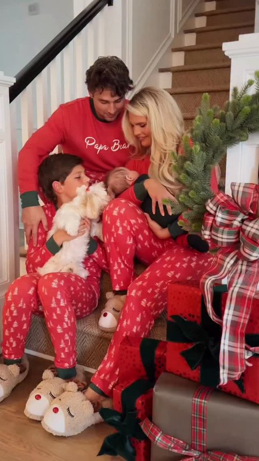 Instagram post by @madisonlecroy for Dearfoams. Caption reads: Holiday season came early thanks to @dearfoams 😉....