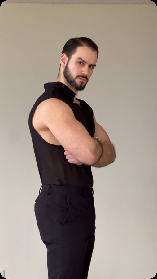 Instagram post by @jaimeinsignares for House Of Sillage. Caption reads: [...] fragrances at your door, with....