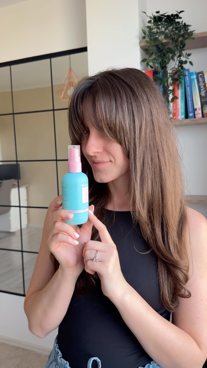 Instagram post by @andreea_sty for Hairburst. Caption reads: ✨ Hair care kinda day 💆‍♀️
Asta e rutina mea de....