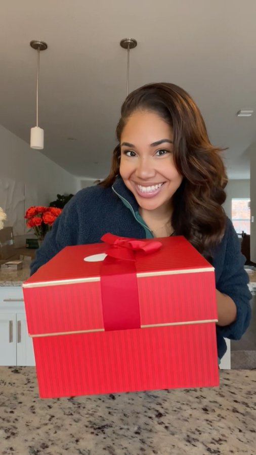 Instagram post by @thefunnymomma for Splash Refresher. Caption reads: Gotta make sure my girls are taken care of this....