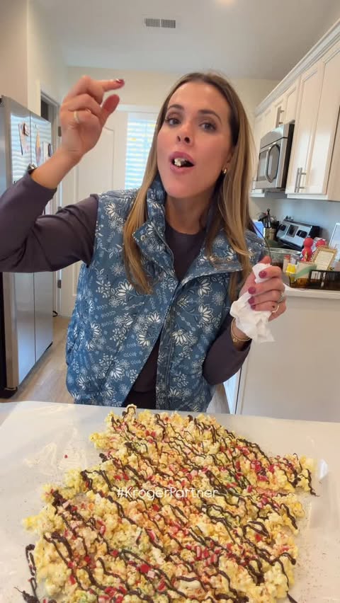 Instagram post by @glitterandgingham for Kroger. Caption reads: #AD This 5 Ingredient Sweet Treat for the holidays....